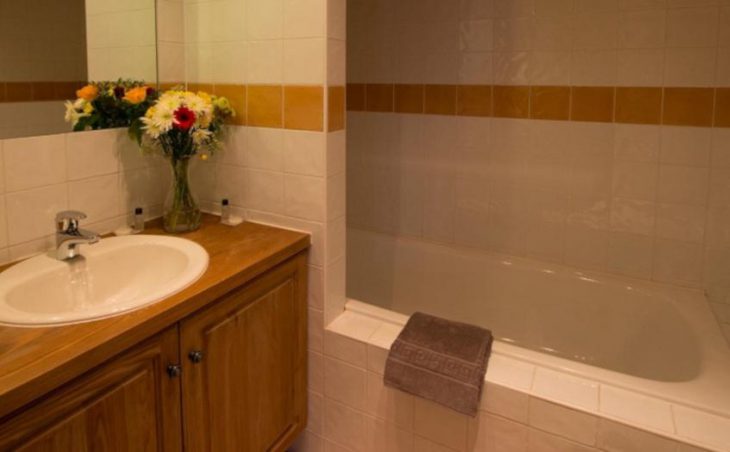 Chalet Belvedere, Tignes, Bathroom